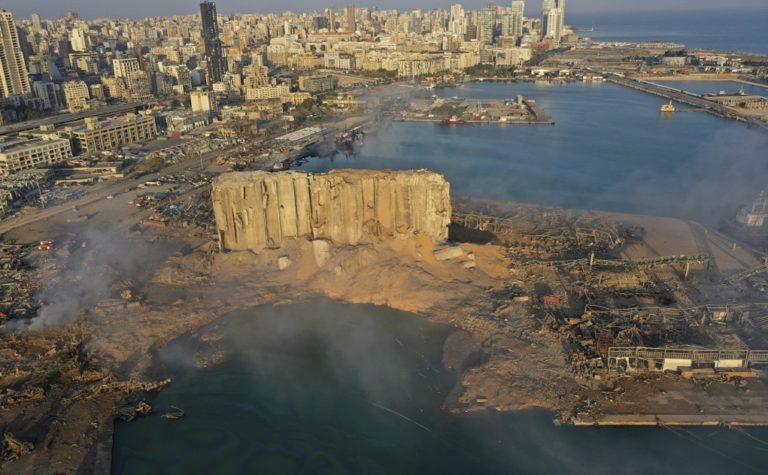 Απίστευτη τραγωδία στη Βηρυτό -Κρανίου τόπος το λιμάνι-Εκατόμβη νεκρών (video)