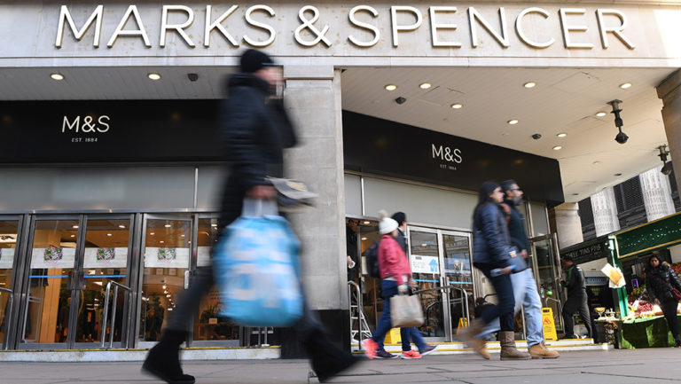 Η Marks & Spencer ετοιμάζεται για 7.000 απολύσεις στη Βρετανία