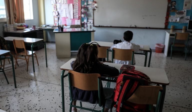 Σχολεία: Υποχρεωτική η μάσκα – Την 1η Σεπτεμβρίου οι τελικές αποφάσεις για το άνοιγμα – Τι λένε οι εκπαιδευτικοί