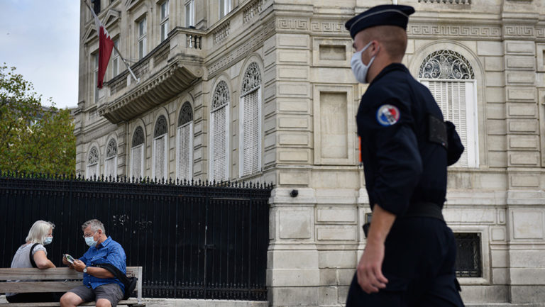 Γαλλία: Πελάτης μπαρ μαχαίρωσε στο μάτι τον φύλακα, όταν του ζήτησε να φορέσει μάσκα