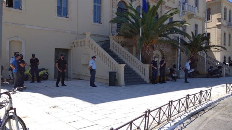 Διαμαρτυρία στα Χανιά για τα περιοριστικά μέτρα