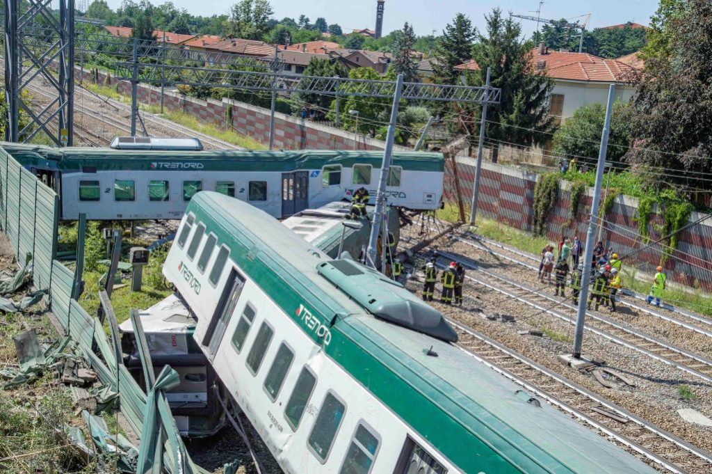 Ιταλία: Τρεις τραυματίες από εκτροχιασμό τρένου