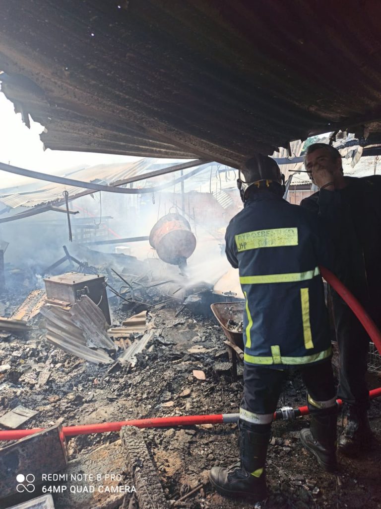 Κέρκυρα: Φωτιά σε αποθήκη στον Ποταμό