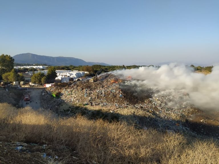Κέρκυρα: Υπό έλεγχο η φωτιά στο ΧΥΤΑ – Συνέλευση πραγματοποιούν οι κάτοικοι