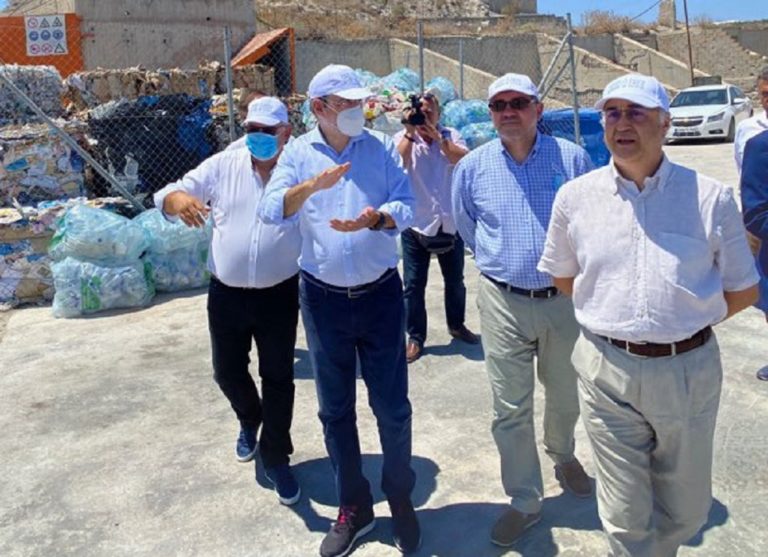 Χατζηδάκης: Έως το 2022 κλείνουν όλες οι ανεξέλεγκτες χωματερές σε Κυκλάδες- Δωδεκάνησα