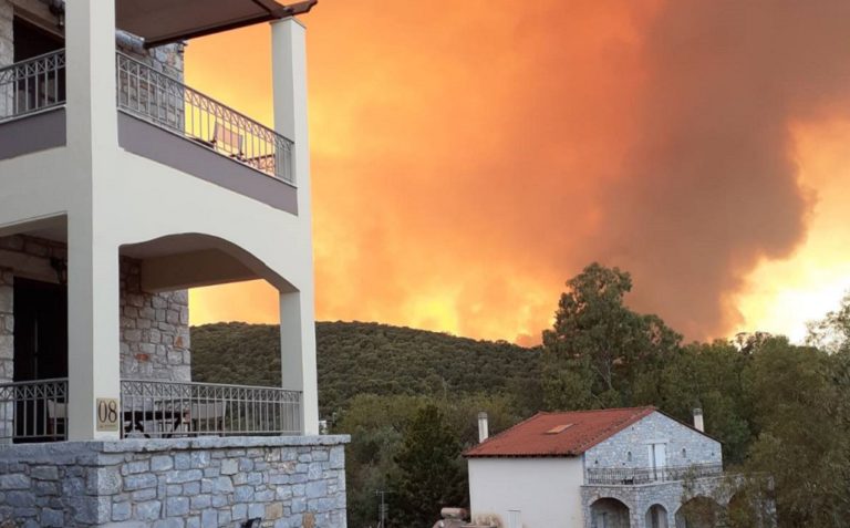 Πυρκαγιά στη Λακωνία – Εκκενώθηκαν πέντε οικισμοί (video)