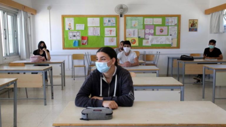 Μάσκες σε όλες τις βαθμίδες της εκπαίδευσης — Δευτέρα οι ανακοινώσεις για τα σχολεία