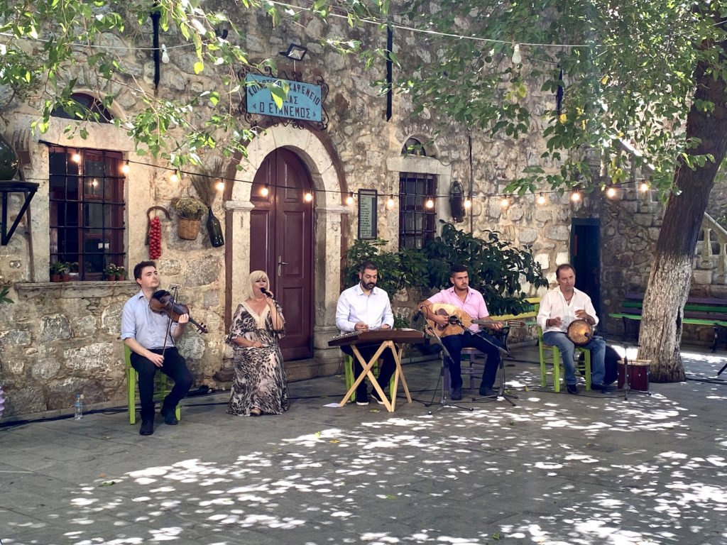ΕΡΤ1 – Μουσικό οδοιπορικό στη Χίο από «Το Αλάτι της Γης»