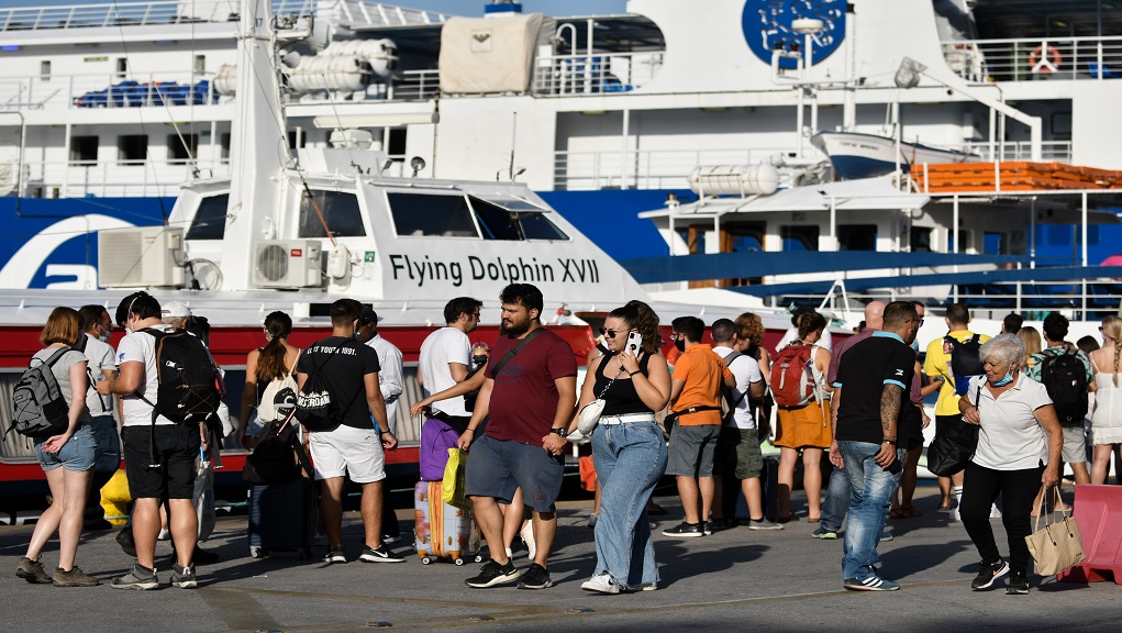 Γ. Πλακιωτάκης: 49.644 έλεγχοι- 970 παραβάσεις μεταξύ 2,5 εκατ. επιβατών