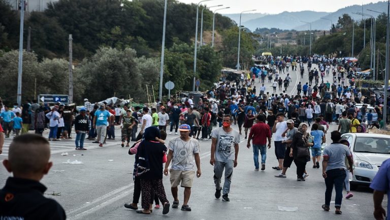 Πρόθυμη να υποδεχθεί 1.553 πρόσφυγες η Α. Μέρκελ- Επικοινωνία με Κ. Μητσοτάκη