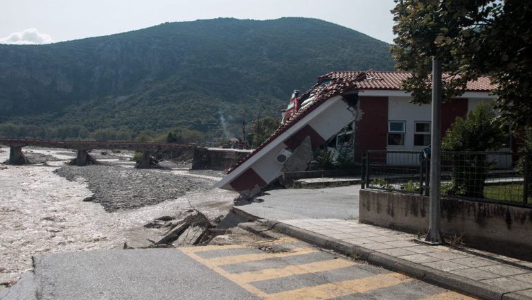 40 αποκομμένα χωριά στη Θεσσαλία – Απόγνωση από την Καρδίτσα ως την Ιθάκη (video)