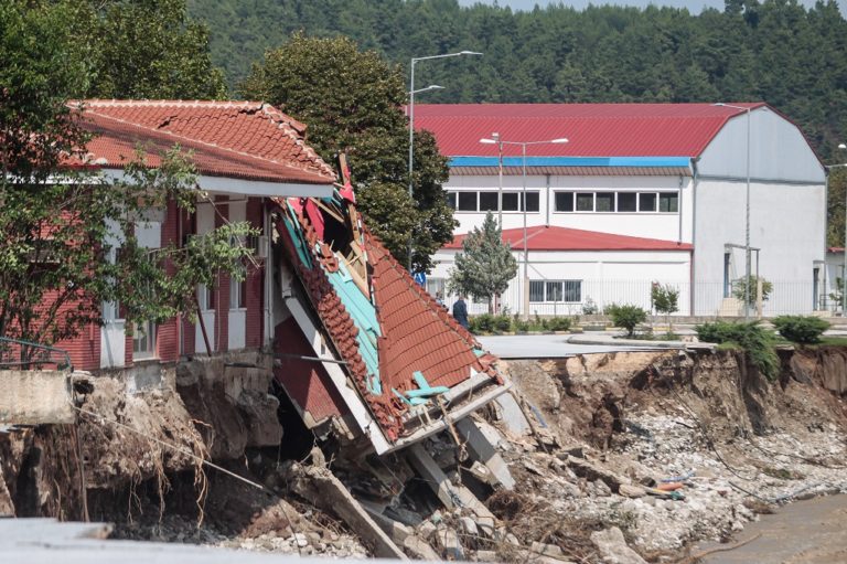 “Ιανός”- Καρδίτσα:  47 εγκλωβισμένοι στην Οξυά περιμένουν βοήθεια από αέρος