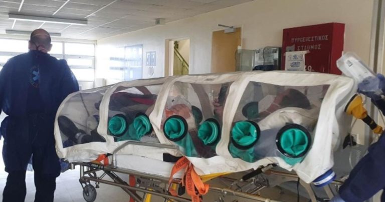 Αεροδιακομιδή ασθενούς με covid  από τη Ρόδο στο Ηράκλειο