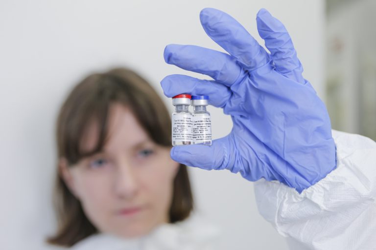 The Lancet : Ασφαλές και χωρίς παρενέργειες το ρωσικό εμβόλιο Sputnik-V