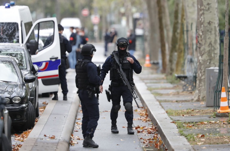 Επίθεση στο Charlie Hebdo: Νέο βίντεο με τον φερόμενο δράστη εξετάζει η Αστυνομία