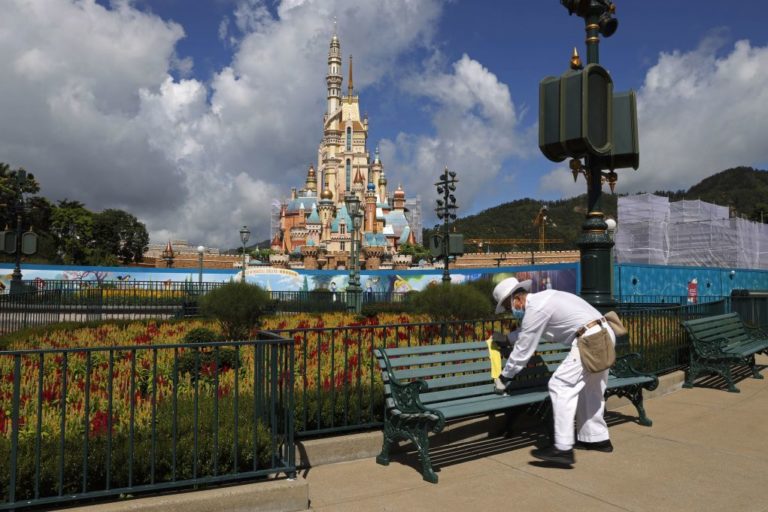 Απολύσεις 28.000 εργαζομένων στα θεματικά πάρκα της Walt Disney εξαιτίας του κορονοϊού