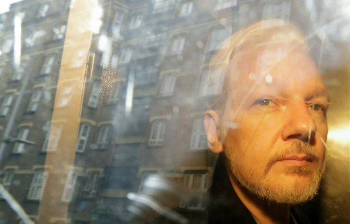 O Τραμπ υποσχέθηκε να δώσει χάρη στον Mr. WikiLeaks αν κάνει αποκαλύψεις