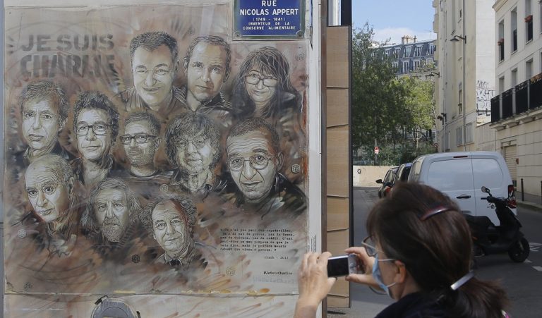 Η Αλ-Κάιντα απειλεί ξανά το Charlie Hebdo