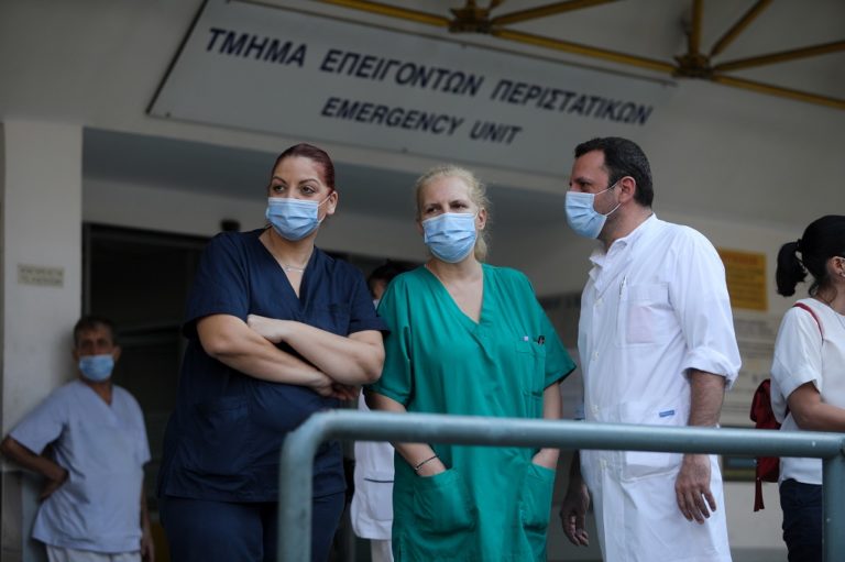 Στα ύψη ο κορονοϊός: 460 νέα κρούσματα – Πέντε θάνατοι
