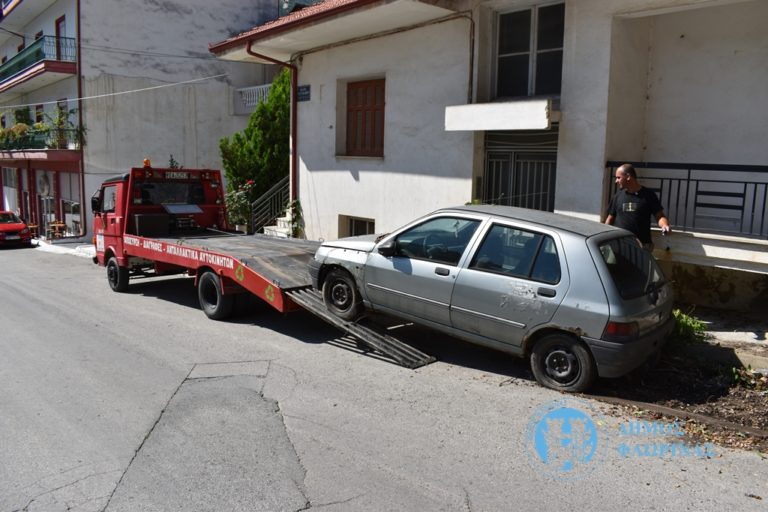 Απομάκρυνση εγκαταλελειμμένων οχημάτων από τον Δήμο Φλώρινας