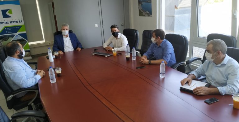 Συνάντηση δημάρχου Χανίων με τον δ/ντα σύμβουλο του ΟΑΚ