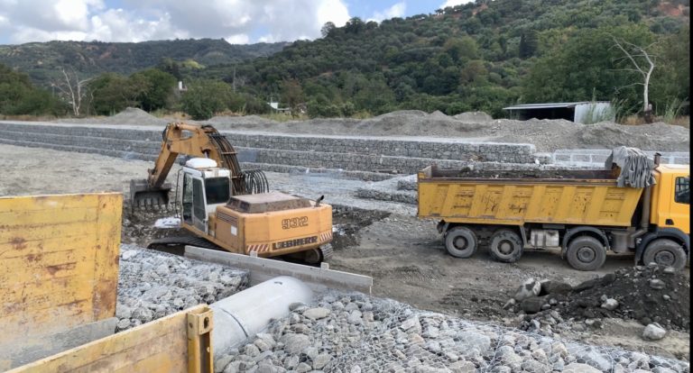 Χανιά: Επίσκεψη του Περιφερειάρχη Κρήτης στο αντιπλημμυρικό έργο του Ταυρωνίτη  (video)