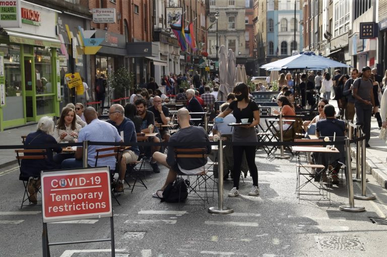 Κέρκυρα: Πρόστιμο σε καφέ-μπαρ για χρήση μουσικής