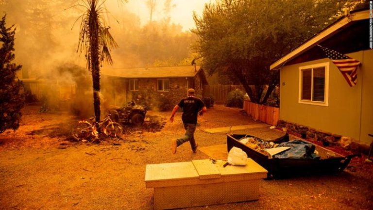 “Εκατοντάδες σπίτια χάθηκαν στις φλόγες” ανακοίνωσαν οι αρχές του Όρεγκον
