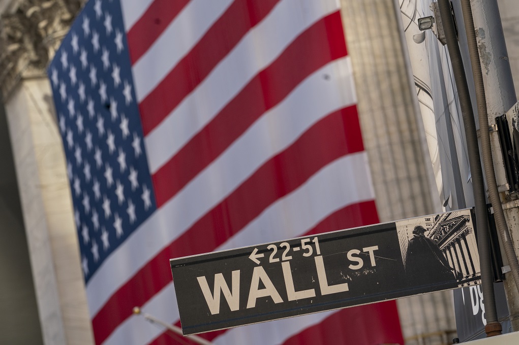 Ξανά στο “κόκκινο” η Wall Street
