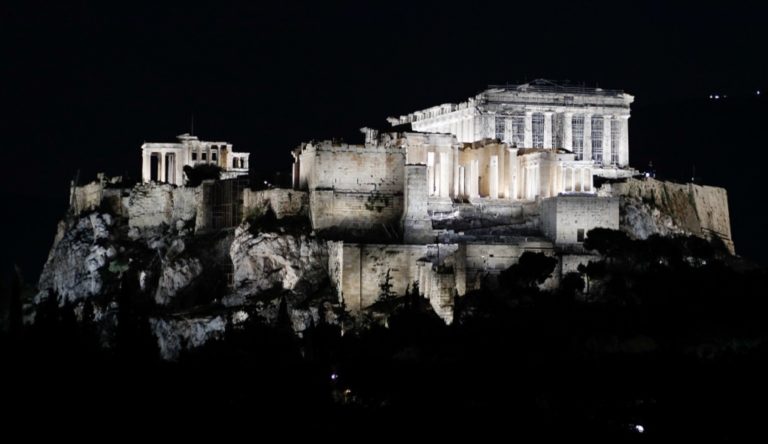 To Yπ. Πολιτισμού για τις διαδρομές στον ιερό βράχο της Ακρόπολης