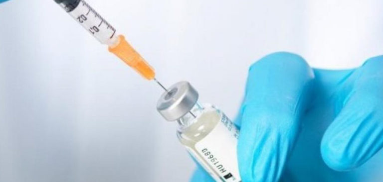 Μόνον οι ηλικιωμένοι και οι ασθενείς θα εμβολιαστούν φέτος για τη γρίπη (video)