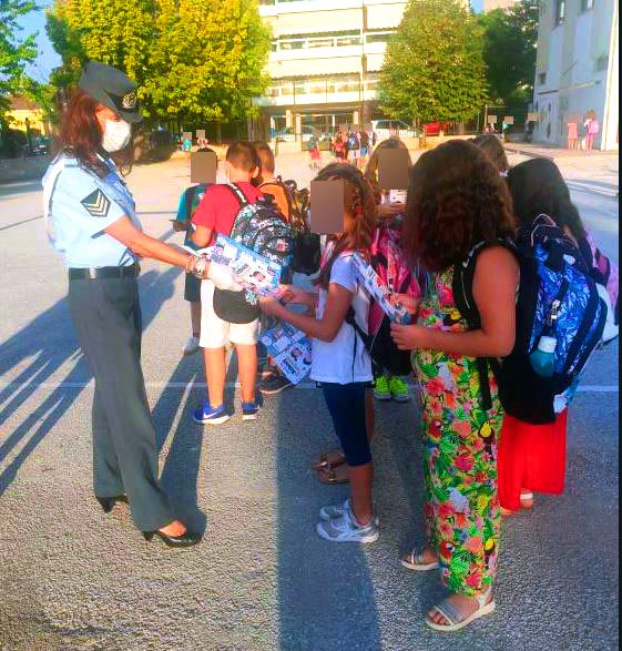 Ενημερωτικά φυλλάδια διένειμε η Αστυνομία στα δημοτικά σχολεία της Θεσσαλίας
