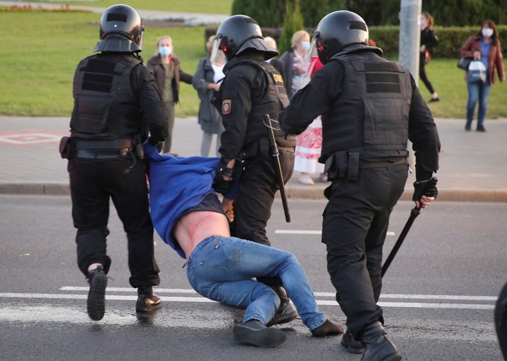 Δεν αναγνωρίζει τον Λουκασένκο ως πρόεδρο της Λευκορωσίας η ΕΕ – Μπαράζ συλλήψεων σε διαδηλώσεις