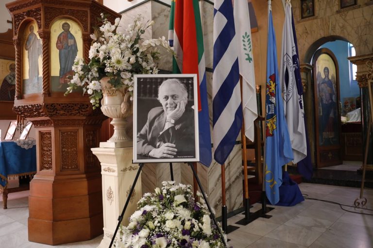 Τζορτζ Μπίζος: Κηδεύθηκε σήμερα ο δικηγόρος και πιστός φίλος του Μαντέλα