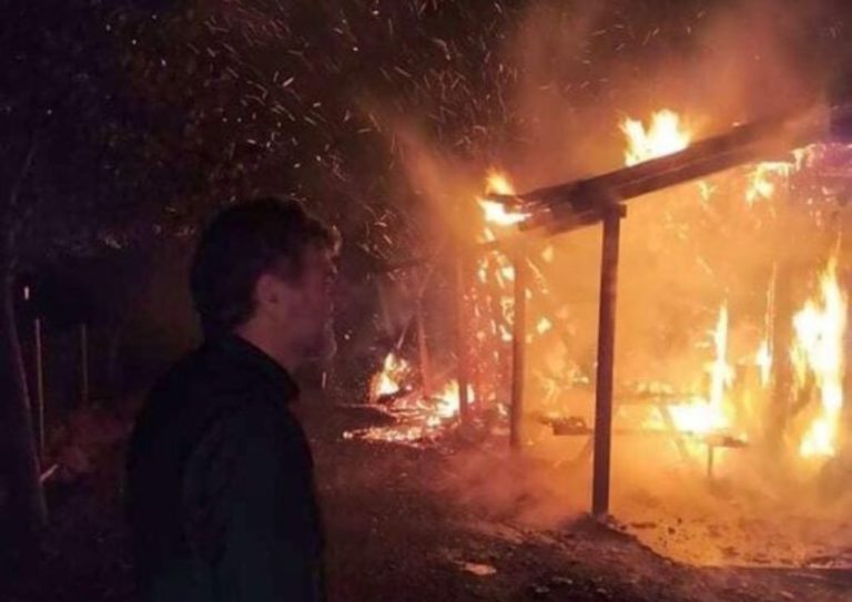 Λάρισα: Κάηκε ο ξενώνας της Μελιβοίας