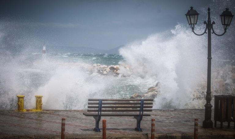 Κακοκαιρία «εξπρές» με θυελλώδεις ανέμους και χιονοπτώσεις – Απαγορευτικό απόπλου