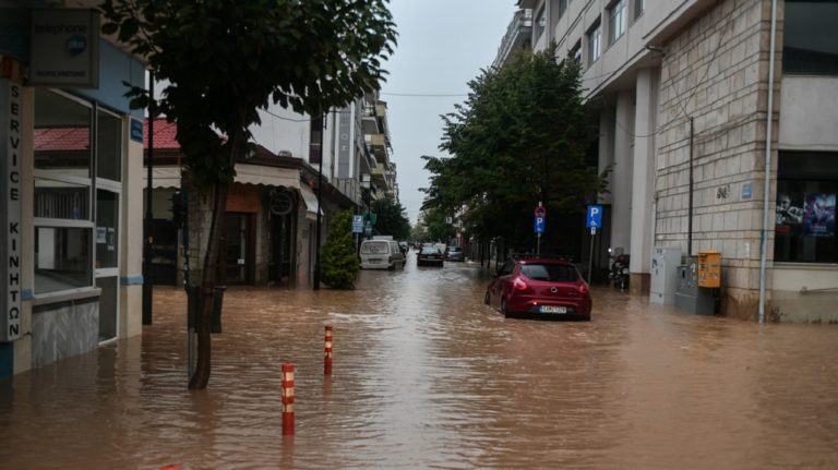 17 τόνοι ειδών πρώτης ανάγκης για τους πληγέντες της Καρδίτσας από τα ΕΛΤΑ