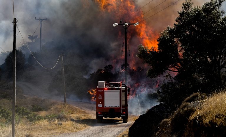 Έκτακτη σύσκεψη στην Ανάβυσσο για την πυρκαγιά