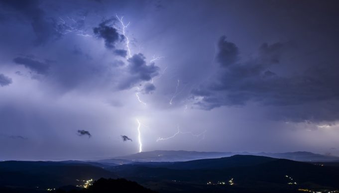 Ναύπακτος : Φωτιά σε σπίτι μετά από κεραυνό – Έντονα καιρικά φαινόμενα στη περιοχή