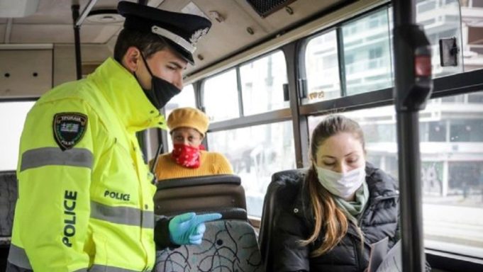 Κορονοϊός: Έξι παραβάσεις καταστημάτων και 245 για μη χρήση μάσκας