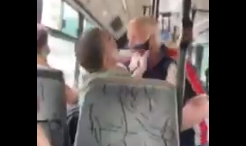 Συμπλοκή σε λεωφορείο του ΟΑΣΑ για τη μάσκα (video)