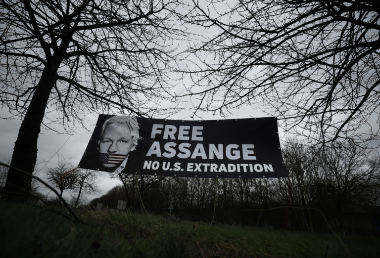 Βρετανία: Συνεδριάζει εκ νέου το δικαστήριο για την έκδοση του Τζούλιαν Ασάνζ στις ΗΠΑ
