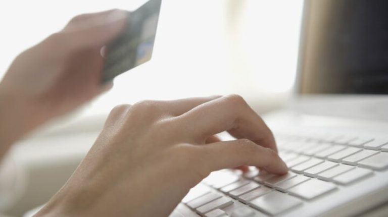 Σέρρες: Έκλεψε στοιχεία τραπεζικής κάρτας και πλήρωσε οφειλές της