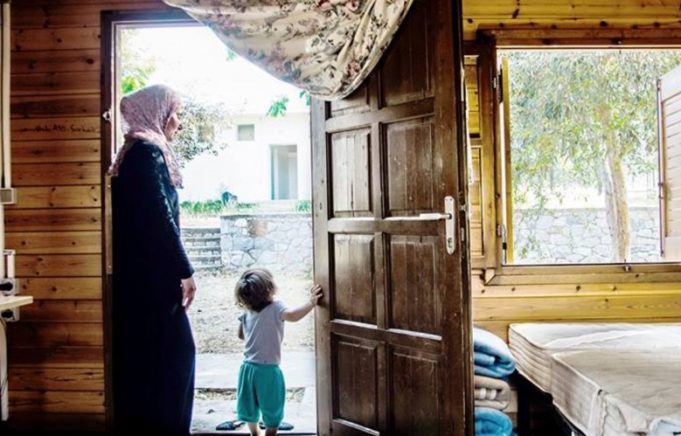 Προσωρινή διαμονή πιλοτικά σε αναγνωρισμένους πρόσφυγες