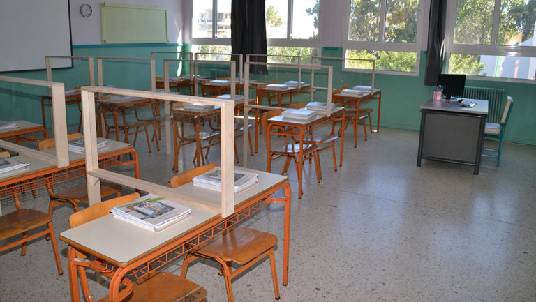 Σχολεία: Πλέξιγκλας και θερμικές πύλες εισόδου στη Ραφήνα