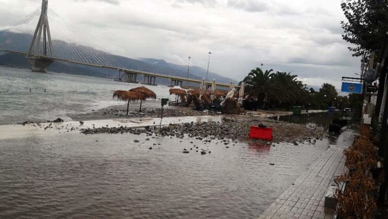 Πάτρα: Βγήκε η θάλασσα στη στεριά στο Ρίο