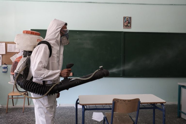 Έντονη προετοιμασία στην Toπική Αυτοδιοίκηση για το ασφαλές άνοιγμα των σχολείων