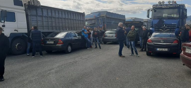 Κοζάνη: Κλιμακώνουν τις κινητοποιήσεις οι ιδιοκτήτες φορτηγών που απασχολούνταν στα ορυχεία