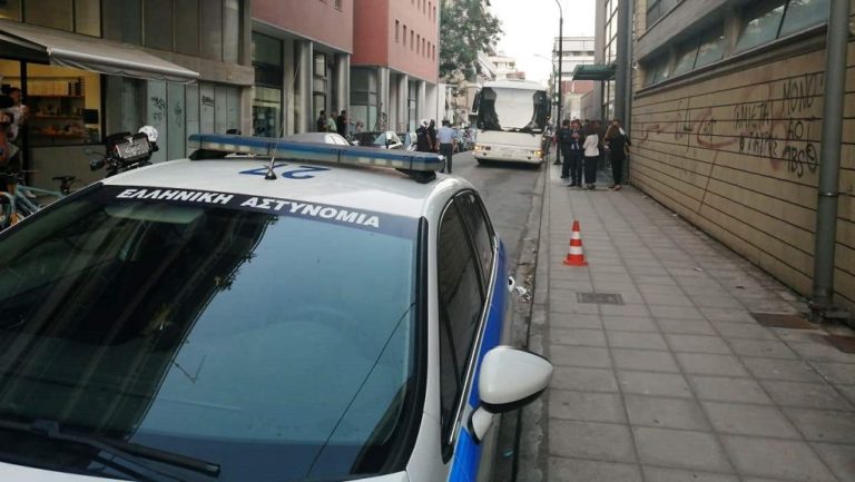 Συλλήψεις στα Τρίκαλα για πλαστά διπλώματα οδήγησης – Οδηγήθηκαν στον εισαγγελέα
