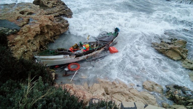 Πήρε μεθυσμένος τη βάρκα και… βγήκε στη στεριά